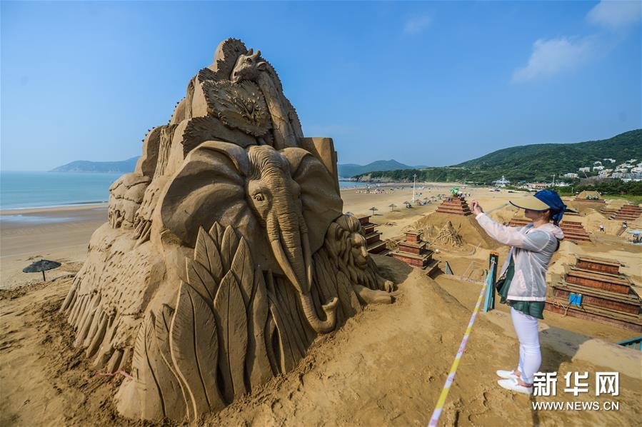 Exposição de esculturas em areia recebe chegada do G20