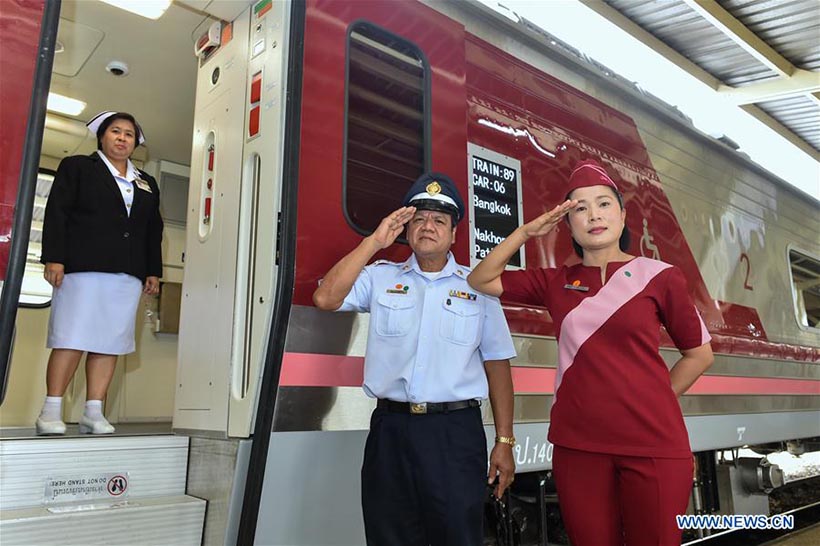 Trem fabricado na China entra em funcionamento na Tailândia