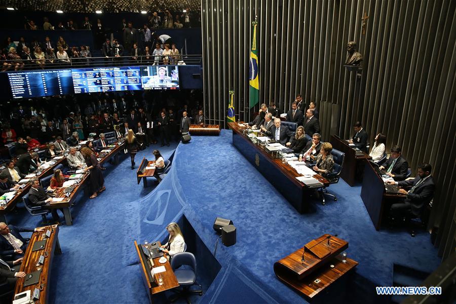 Dilma Rousseff denuncia “golpe” perante senado