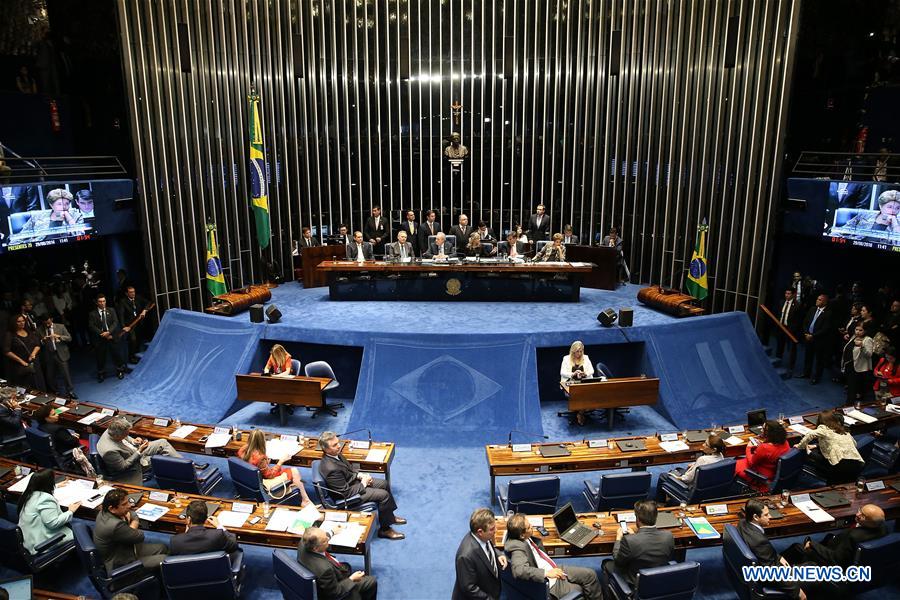 Dilma Rousseff denuncia “golpe” perante senado