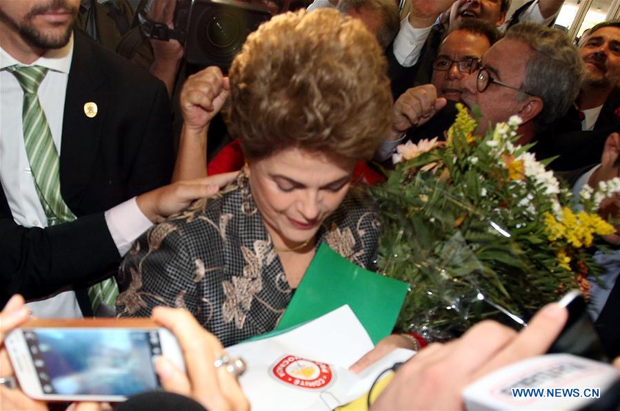 Dilma Rousseff denuncia “golpe” perante senado