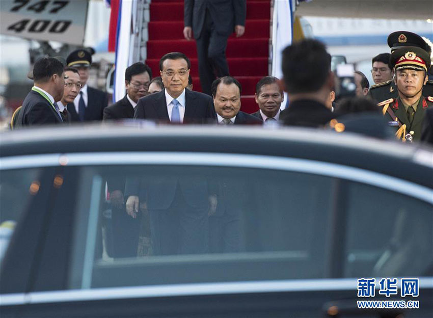 Primeiro-ministro chinês chega ao Laos para participação em reuniões de líderes do Leste Asiático