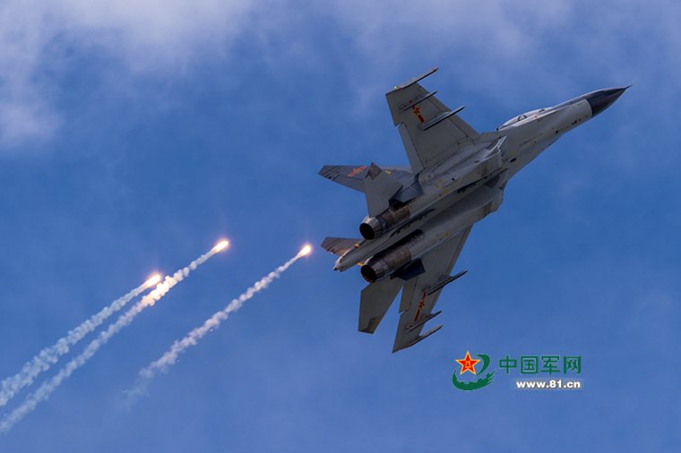Força Aérea da China realiza exercício militar aberto ao público na província de Liaoning