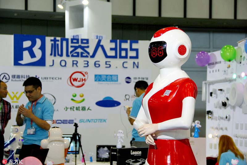 Robôs inteligentes atraem visitantes na exposição em Nanjing
