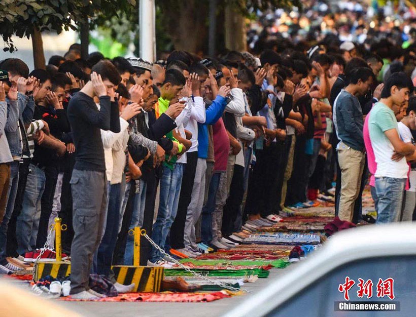 Muçulmanos em Xinjiang celebram Festa do Sacrifício