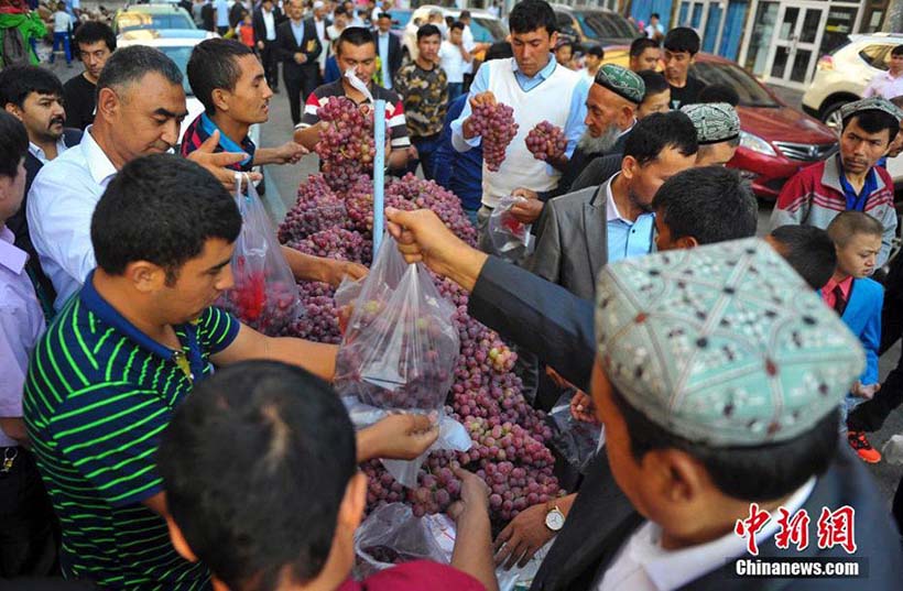 Muçulmanos em Xinjiang celebram Festa do Sacrifício