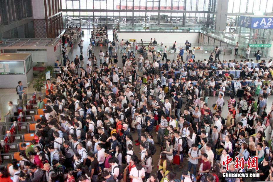 Estações de trem da China com intenso fluxo de passageiros