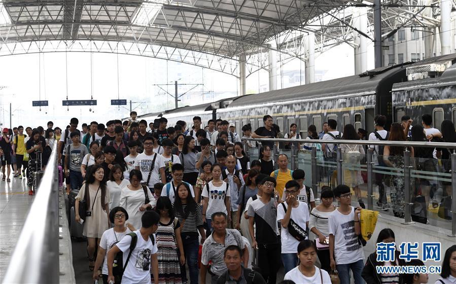 Estações de trem da China com intenso fluxo de passageiros