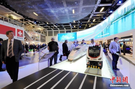 Expositores chineses de trem encantam Feira InnoTrans, em Berlim