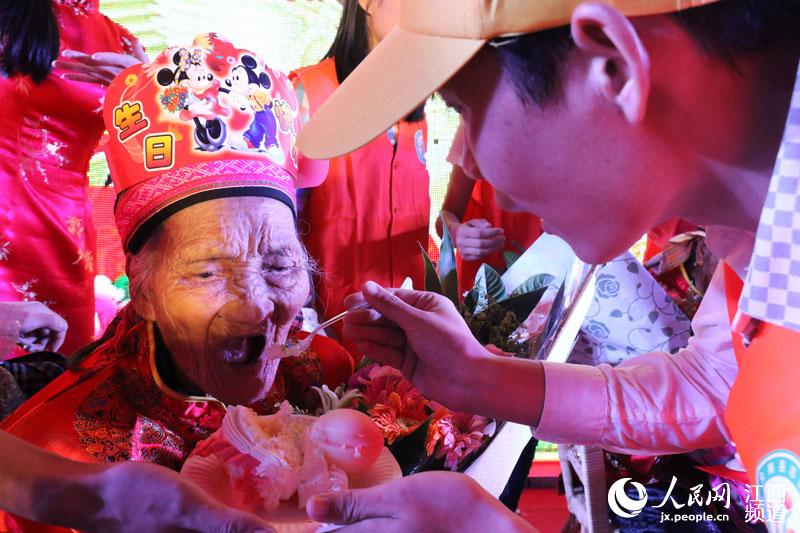 Província de Jiangxi celebra aniversário de cinco idosas centenárias