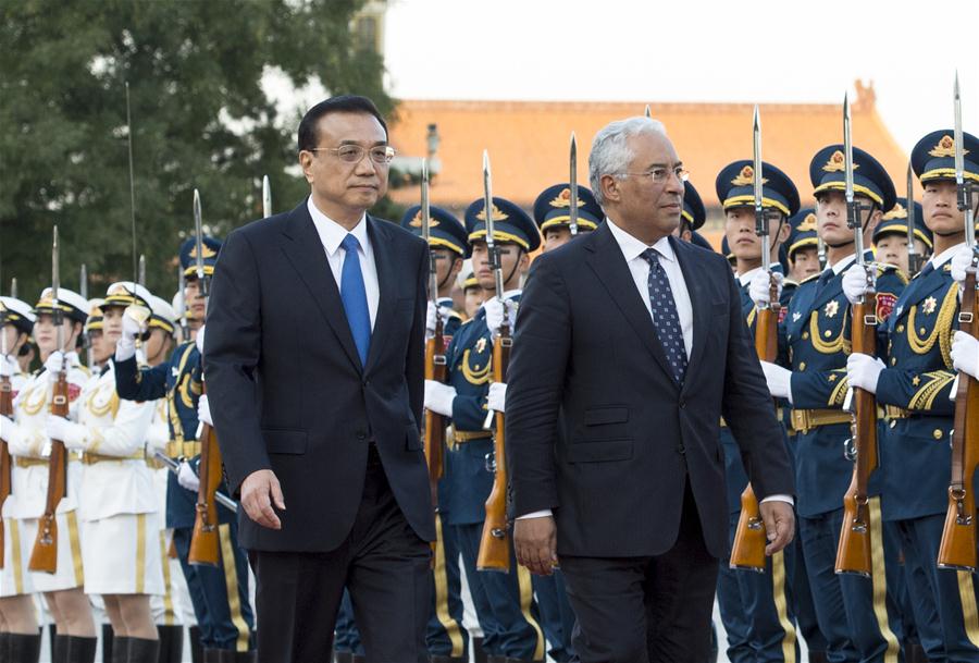 Li Keqiang encontra-se com premiê português