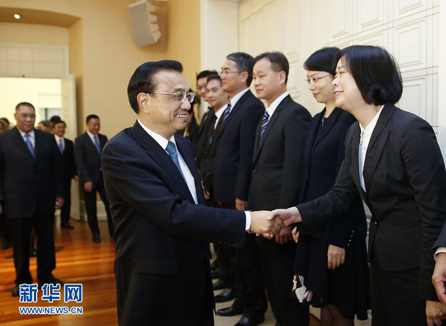 Li Keqiang inspeciona sede do governo da Região Administrativa Especial de Macau