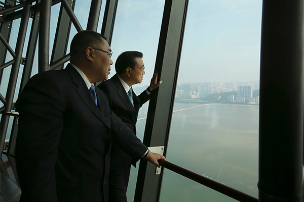 Premiê chinês visita Torre de Macau