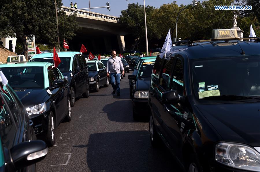 Manifestação de taxistas causa congestionamentos em Portugal