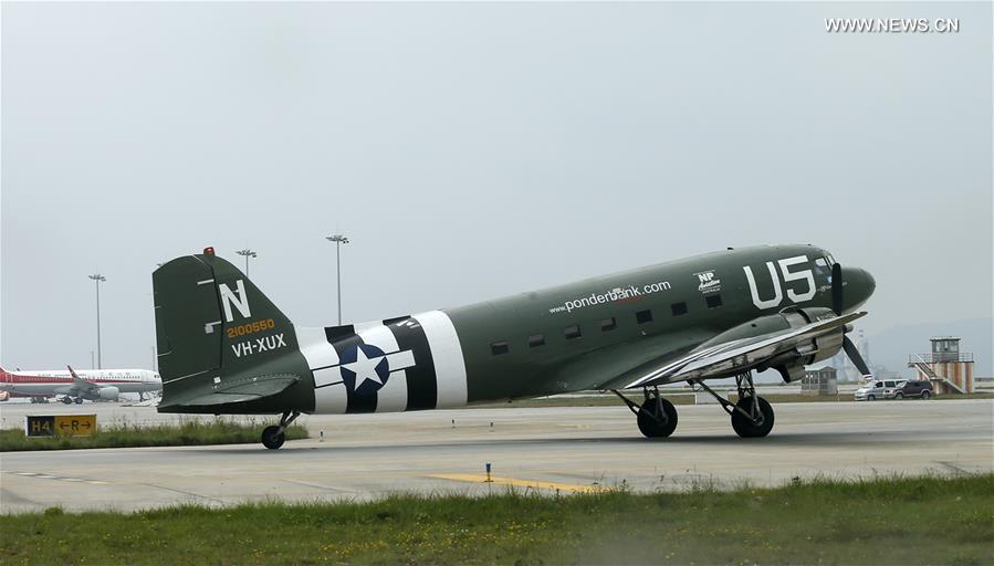 Avião de transporte da Segunda Guerra Mundial chega a Kunming