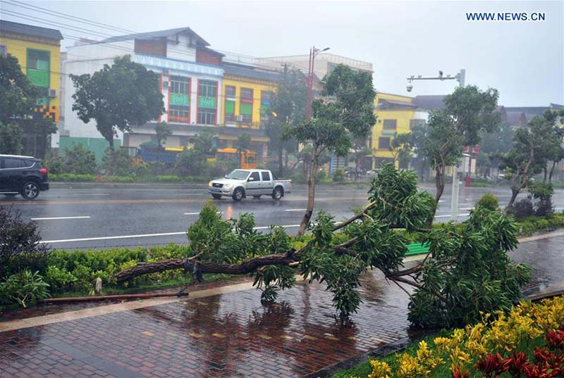 Tufão Sarika atinge Hainan