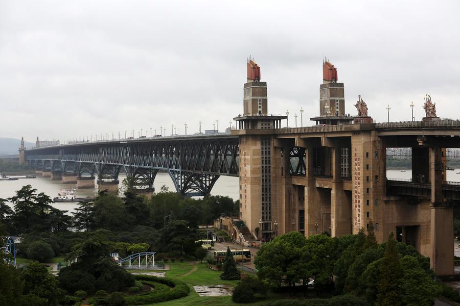 Ponte de 48 anos no rio Yangtzé será submetida a reparação de grande escala