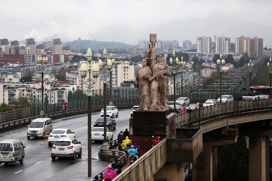 Ponte de 48 anos no rio Yangtzé será submetida a reparação de grande escala