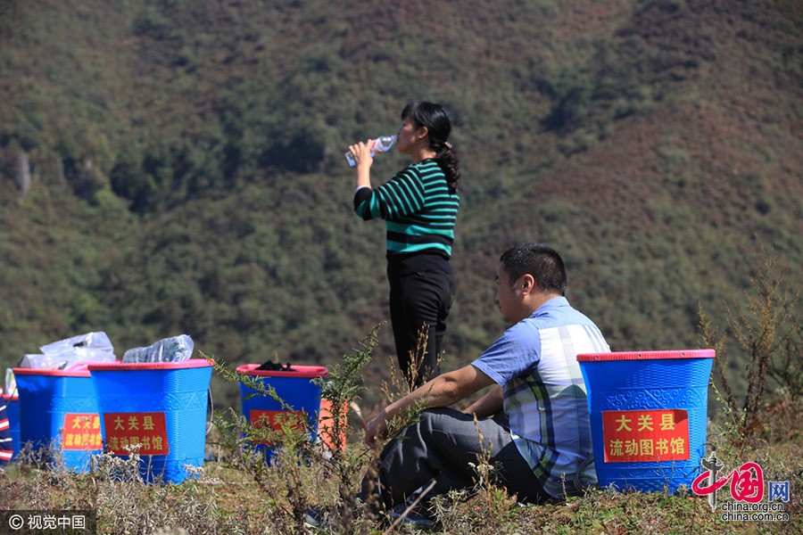 Aldeias isoladas em Yunnan acedem à literatura através de “bibliotecas às costas”