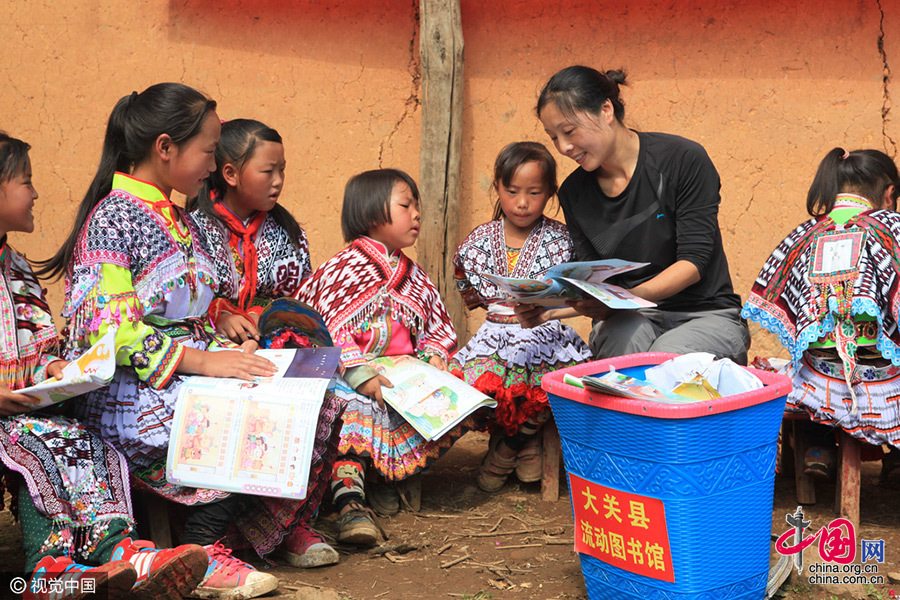 Aldeias isoladas em Yunnan acedem à literatura através de “bibliotecas às costas”