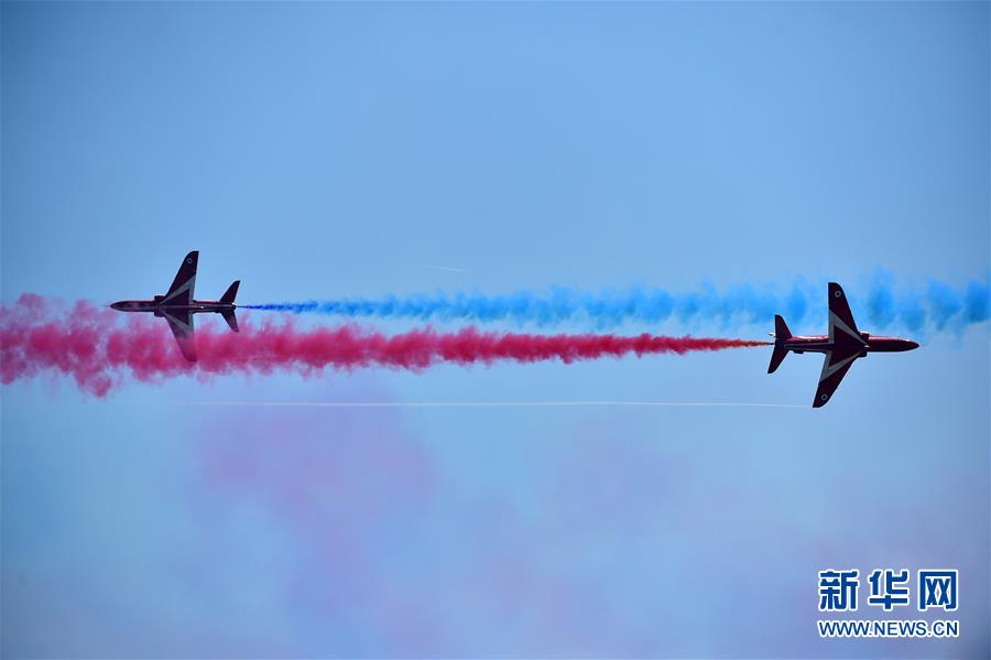 “Red Arrows” britânicos fazem demonstração na China