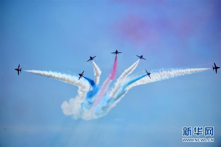 “Red Arrows” britânicos fazem demonstração na China