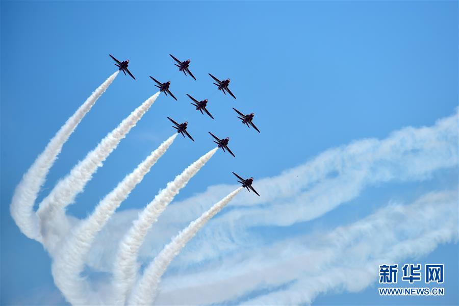 “Red Arrows” britânicos fazem demonstração na China