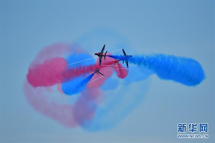 “Red Arrows” britânicos fazem demonstração na China