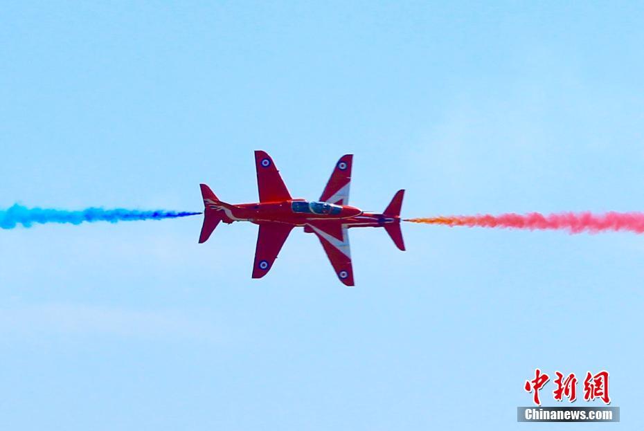 “Red Arrows” britânicos fazem demonstração na China