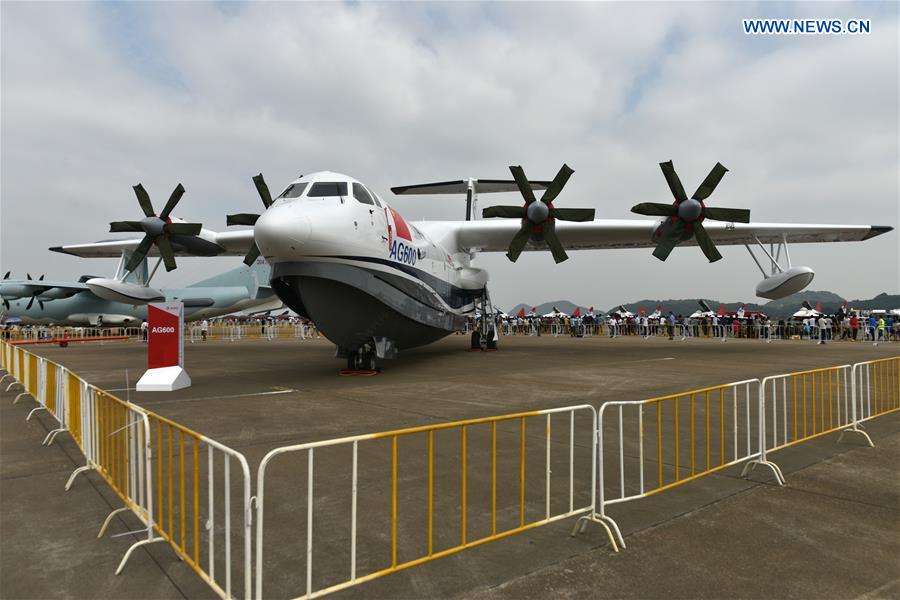 Maior avião anfíbio do mundo em destaque no Show Aéreo da China