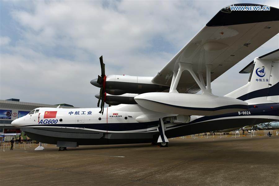 Maior avião anfíbio do mundo em destaque no Show Aéreo da China