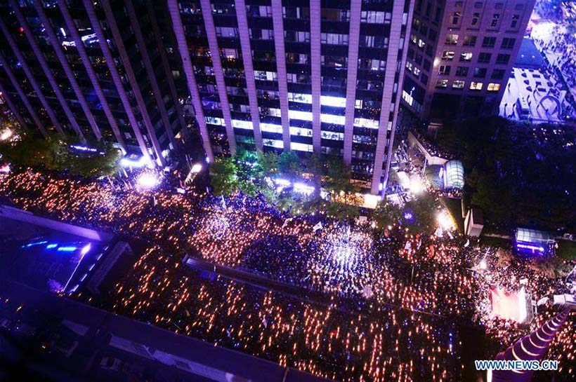 Multidão participa em manifestação pedindo renúncia da presidente sul-coreana