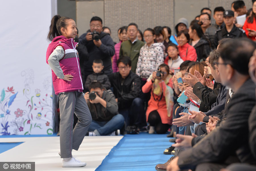 Novos uniformes escolares apresentados em Beijing