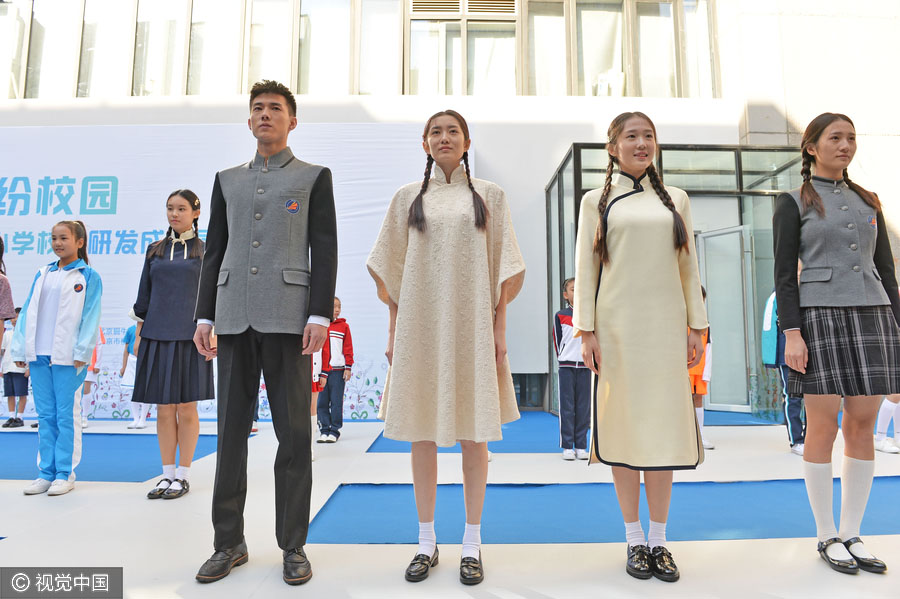 Novos uniformes escolares apresentados em Beijing