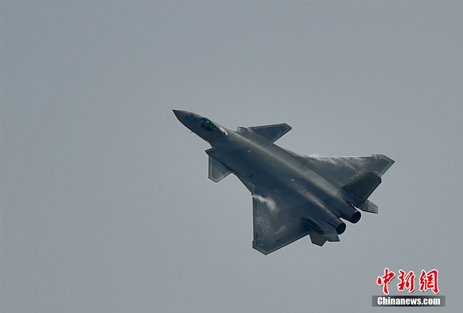 Caças J-20 se destacam no Show Aéreo da China