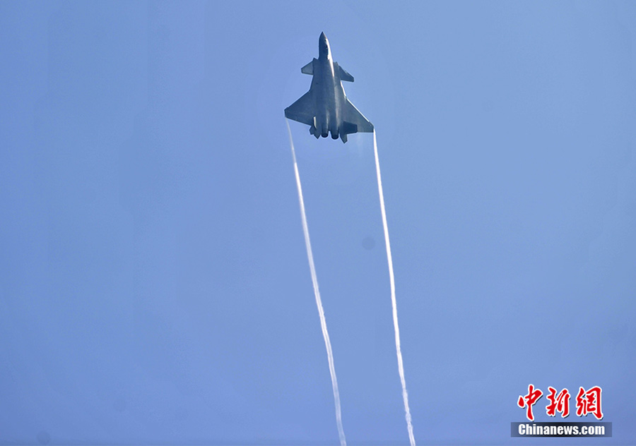 Caças J-20 se destacam no Show Aéreo da China