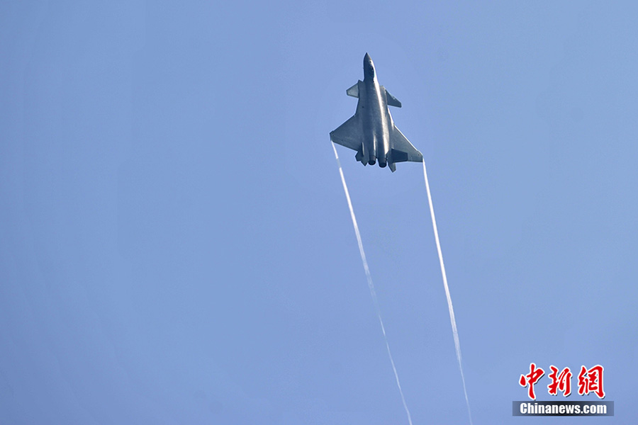 Caças J-20 se destacam no Show Aéreo da China