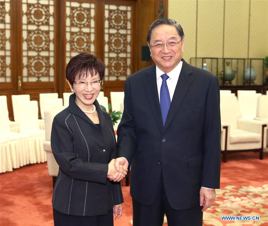 Máximo assessor político chinês reúne-se com líder do KMT