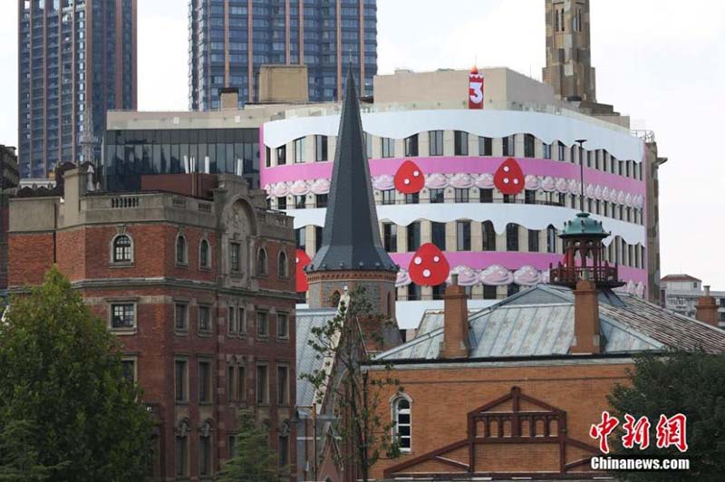 Decoração na fachada de loja de bolos em Shanghai causa controvérsia