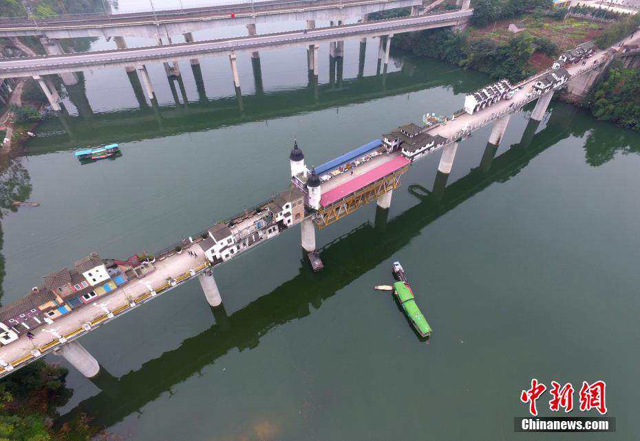 Ponte em Chongqing integra estilos da arquitetura chinesa e ocidental