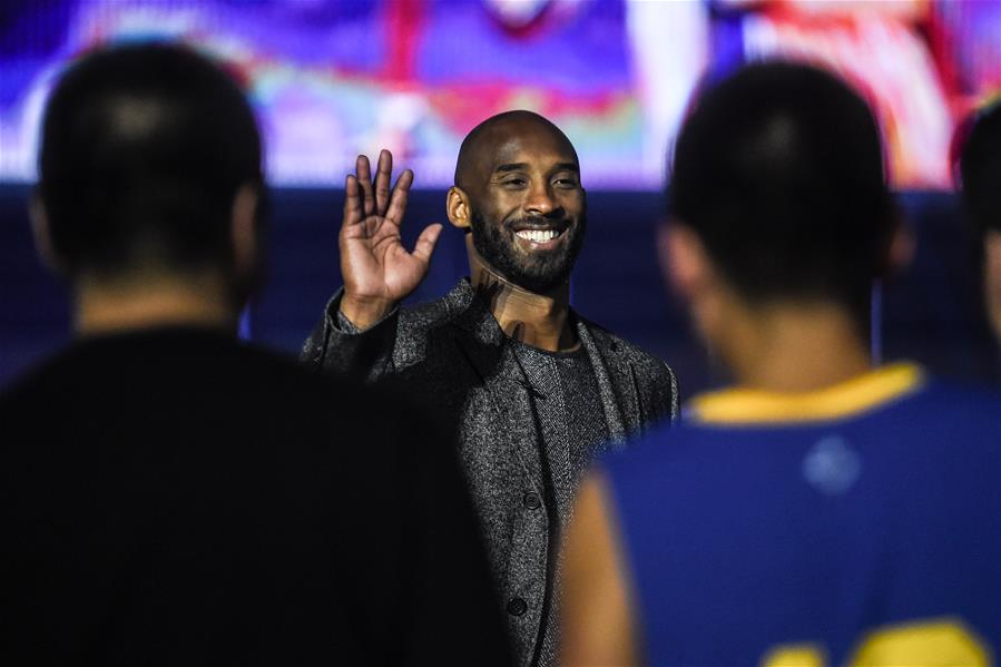 Kobe Bryant se encontra com fãs em Shenyang da China