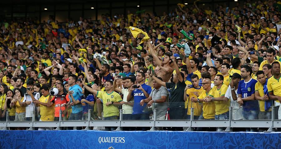 Brasil vence a Argentina por 3 a 0 e mantém liderança nas Eliminatórias