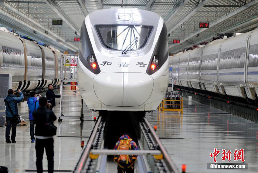 Primeiro trem de alta velocidade com dormitórios da China é apresentado em Jilin