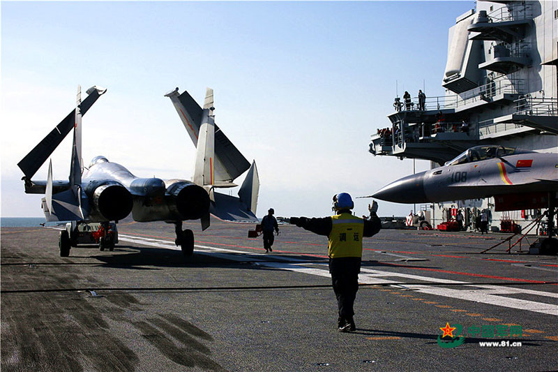 China publica fotos documentais dos treinos a bordo do porta-aviões Liaoning