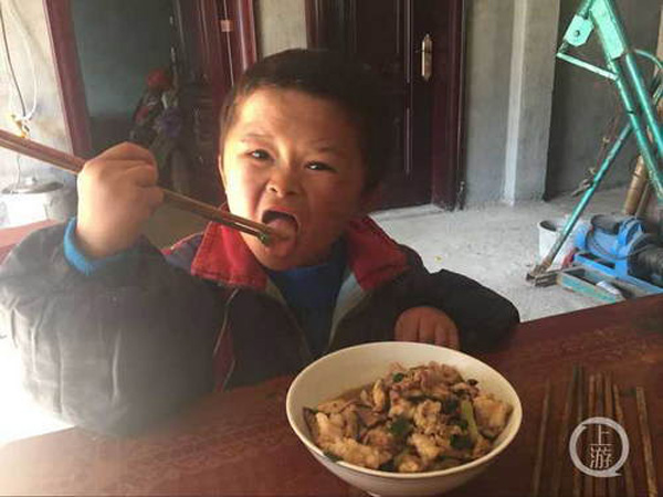 “Mini Jack Ma” vê sua vida mudar do dia para a noite após vídeo postado na internet