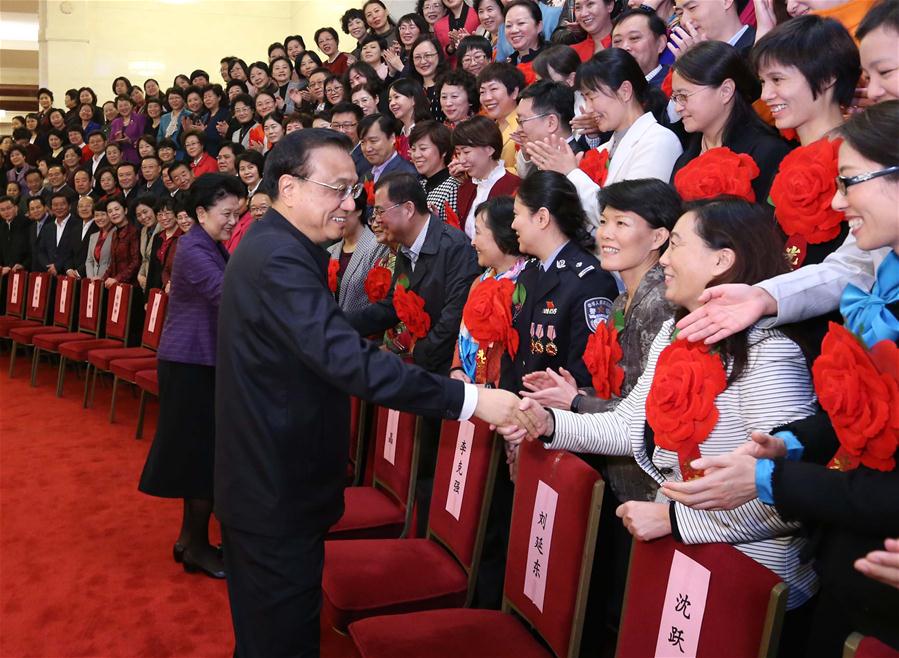 Premiê chinês pede esforços contínuos para proteger mulheres e crianças