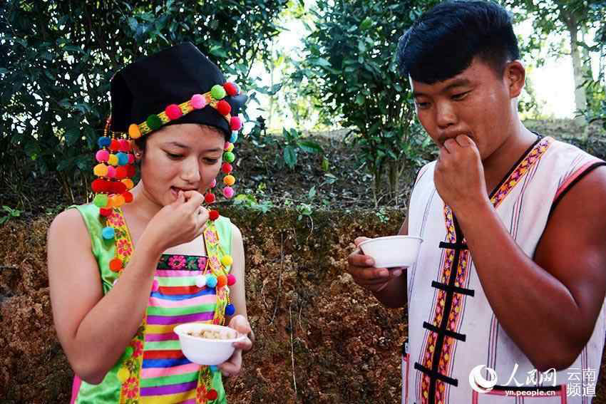 Café “primeiro beijo” na província de Yunnan