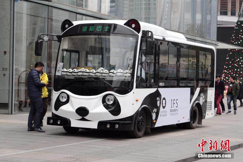 “Ônibus panda” chega às estradas de Chengdu