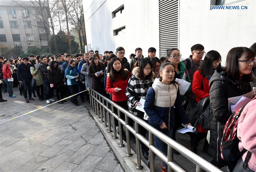 Candidatos participam em exame de admissão ao Serviço Civil da China