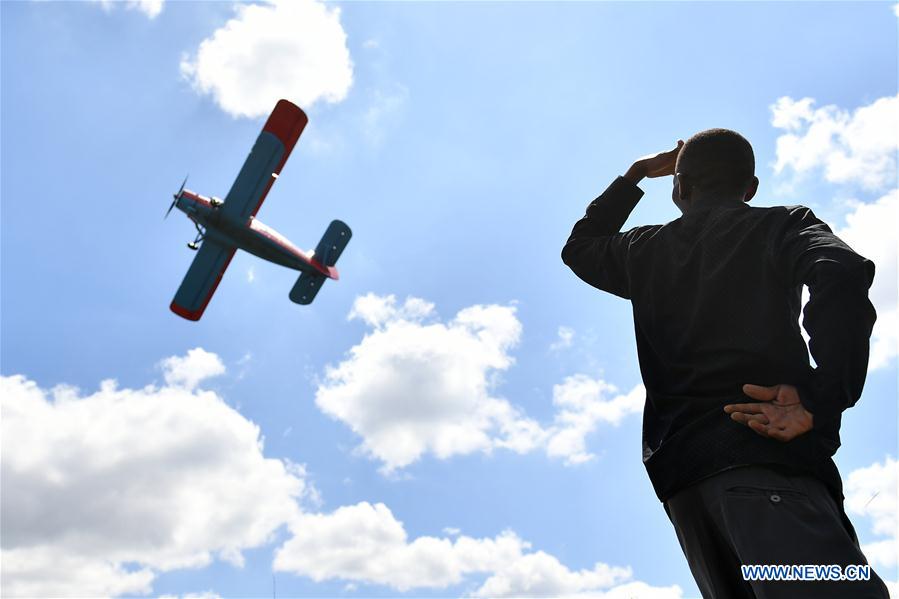 Vintage Air Rally realizado no Parque Nacional de Nairobi no Quénia